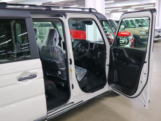 スペーシアギア ハイブリッドＸＺターボ　届け出済み未使用車　ＤＳＢＳＩＩ　全方位モニター付メモリーナビ　ＨＵＤ　シート＆ステアヒーター　オットマン　両側電動スライド　ＢＴオーディオ　フルセグＴＶ　スリムサーキュレーター　後席テーブル＆サンシェード　ＬＥＤライト　ルーフレール（12枚目）