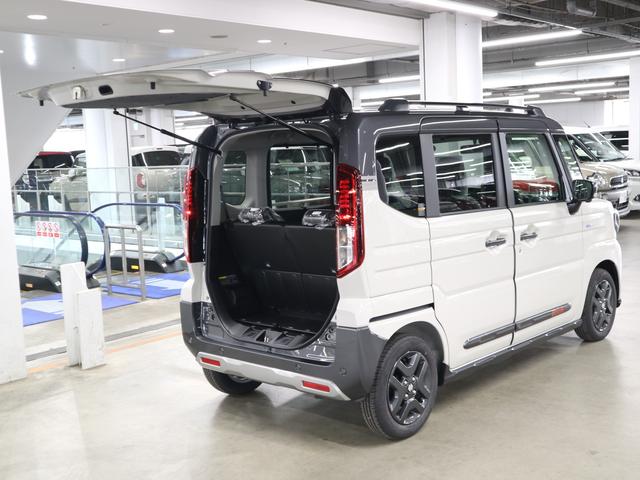 スペーシアギア ハイブリッドＸＺターボ　届け出済み未使用車　ＤＳＢＳＩＩ　全方位モニター付メモリーナビ　ＨＵＤ　シート＆ステアヒーター　オットマン　両側電動スライド　ＢＴオーディオ　フルセグＴＶ　スリムサーキュレーター　後席テーブル＆サンシェード　ＬＥＤライト　ルーフレール（26枚目）