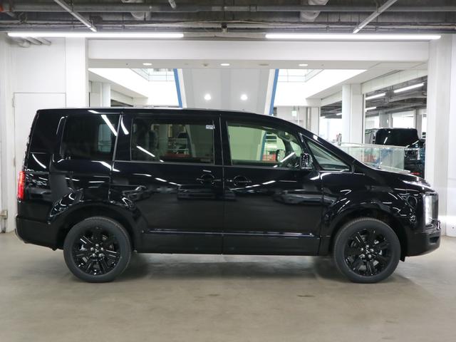 デリカD:5 ブラックエディション 4WD ディーゼル 登録済み未使用車 電動サイドステップ マルチアラウンドモニター 本革電動シート シート&ステアヒーター パワーバックドア 両側電動スライドドア eアシスト BSW AC100V パドルシフト アルミペダル LEDライト(9枚目)