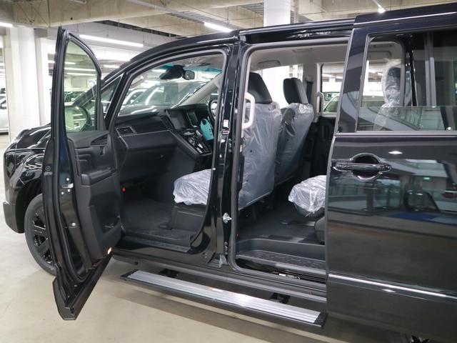 デリカD:5 ブラックエディション 4WD ディーゼル 登録済み未使用車 電動サイドステップ マルチアラウンドモニター 本革電動シート シート&ステアヒーター パワーバックドア 両側電動スライドドア eアシスト BSW AC100V パドルシフト アルミペダル LEDライト(17枚目)