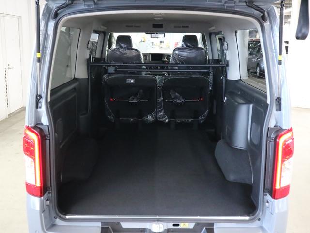 キャラバン ロンググランドプレミアムＧＸ　低床・５人乗り　ディーゼル　登録済未使用車　寒冷地仕様／シートヒーター　オートスライドドア　インテリミラー　アラウンドビューモニター　衝突軽減ブレーキ　車線逸脱警報　クリアランスソナー　ＬＥＤライト　インテリキー　スペアキー有（15枚目）