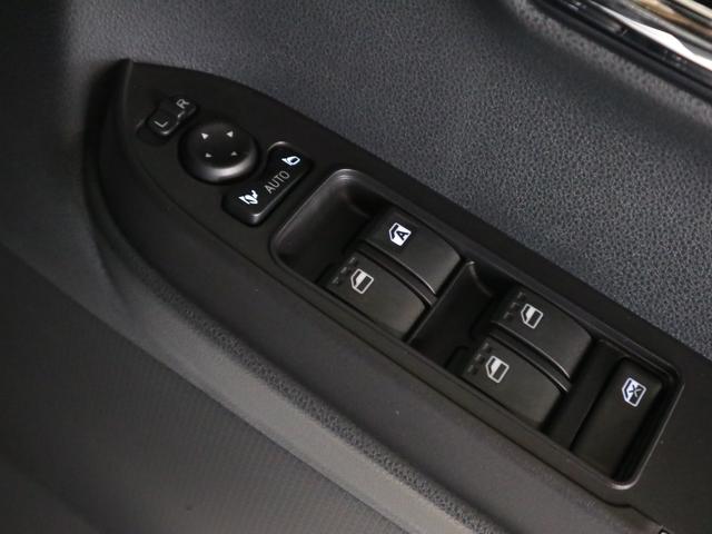 タント カスタムRSリミテッド 届出済未使用車 スマートアシスト パノラマモニター 新品ナビ付 ETC シートヒーター 両側電動スライド 誤発進抑制機能 全車速追従クルコン 車線逸脱警報 コーナーセンサー 後席テーブル&サンシェード アダプティブLED 純正15AW(31枚目)