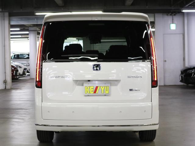 ステップワゴン e:HEVスパーダ 登録済未使用車 ホンダセンシング 15.6インチリヤモニター 11.4インチナビ マルチビューカメラ 後退出庫サポート・BSI シートヒーター オットマン コンビシート パワーバックドア 両側電動スライドドア 全列USB LEDライト(7枚目)