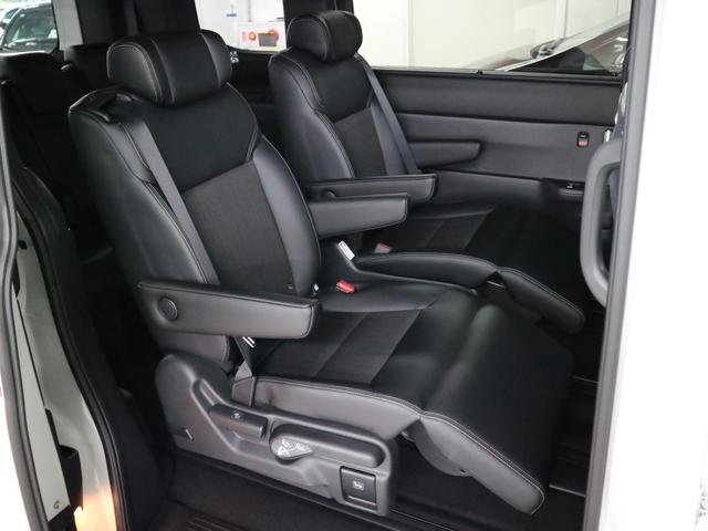 ステップワゴン e:HEVスパーダ 登録済未使用車 ホンダセンシング 15.6インチリヤモニター 11.4インチナビ マルチビューカメラ 後退出庫サポート・BSI シートヒーター オットマン コンビシート パワーバックドア 両側電動スライドドア 全列USB LEDライト(14枚目)