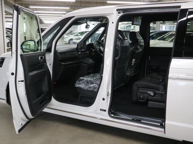 ステップワゴン e:HEVスパーダ 登録済未使用車 ホンダセンシング 15.6インチリヤモニター 11.4インチナビ マルチビューカメラ 後退出庫サポート・BSI シートヒーター オットマン コンビシート パワーバックドア 両側電動スライドドア 全列USB LEDライト(16枚目)