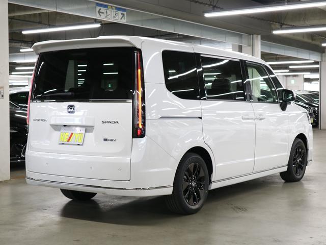 ステップワゴン e:HEVスパーダ 登録済未使用車 ホンダセンシング 15.6インチリヤモニター 11.4インチナビ マルチビューカメラ 後退出庫サポート・BSI シートヒーター オットマン コンビシート パワーバックドア 両側電動スライドドア 全列USB LEDライト(3枚目)