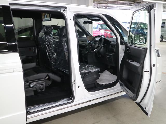 ステップワゴン e:HEVスパーダ 登録済未使用車 ホンダセンシング 15.6インチリヤモニター 11.4インチナビ マルチビューカメラ 後退出庫サポート・BSI シートヒーター オットマン コンビシート パワーバックドア 両側電動スライドドア 全列USB LEDライト(12枚目)