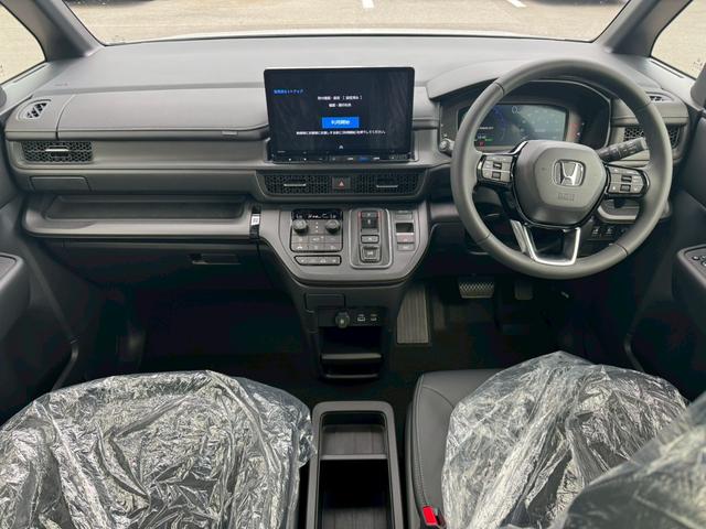 ステップワゴン e:HEVスパーダ 登録済未使用車 ホンダセンシング 15.6インチリヤモニター 11.4インチナビ マルチビューカメラ 後退出庫サポート・BSI シートヒーター オットマン コンビシート パワーバックドア 両側電動スライドドア 全列USB LEDライト(15枚目)
