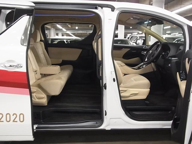 アルファードハイブリッド Ｘ　４ＷＤ　８人乗り　オリ・パララッピング仕様　トヨタセーフティセンス　ＥＴＣ　純正９インチディスプレイ＆ナビ　両側パワースライド　バックカメラ　ＢＴオーディオ　ＵＳＢ端子　ＡＣ１００Ｖ　パーキングセンサー　純正１６ＡＷ（22枚目）