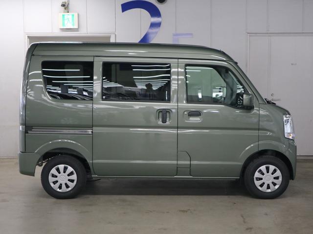 エブリイ PC 届出済未使用車 デュアルカメラブレーキサポート 誤発進抑制機能 車線逸脱警報 リヤパーキングセンサー シートヒーター 両側スライドドア オーバーヘッドシェルフ USB端子 電動格納ドアミラー パワーウインドウ LEDヘッドランプ ハイビームアシスト(9枚目)