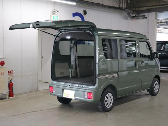 エブリイ PC 届出済未使用車 デュアルカメラブレーキサポート 誤発進抑制機能 車線逸脱警報 リヤパーキングセンサー シートヒーター 両側スライドドア オーバーヘッドシェルフ USB端子 電動格納ドアミラー パワーウインドウ LEDヘッドランプ ハイビームアシスト(18枚目)