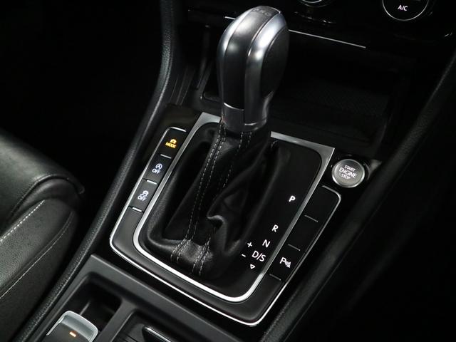 ゴルフR ベースグレード 衝突軽減ブレーキ ACC BSD 専用レザーシート シートヒーター 純正ナビ ETC2.0 バックカメラ BTオーディオ フルセグ CD/DVD パドルシフト HIDライト 専用18AW スペアキー有(18枚目)