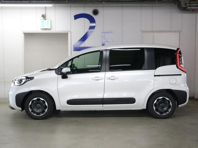 プロの専門業者によるルームクリーニングを実施しています！☆室内の細かい所からエンジンルームまでキレイになった状態でお渡しいたします♪プロの専門業者によるルームクリーニングを実施しています！☆室内の細か