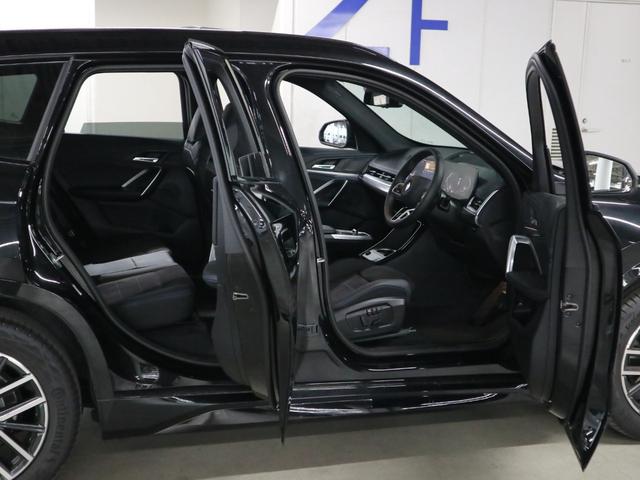 Ｘ１ ｘＤｒｉｖｅ　２０ｄ　Ｍスポーツ　ライブコックピットプロ　ドライビングアシストプロ　全方位モニター　サンルーフ　パークアシスト＋　ＢＳＭ・ＲＣＴＡ　ＨＵＤ　ＥＴＣ２．０　シート・ステアヒーター　パワーバックドア　アダプティブＬＥＤ（12枚目）