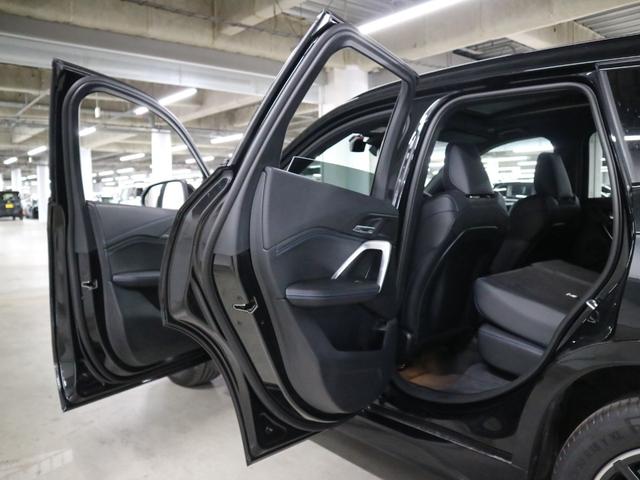 Ｘ１ ｘＤｒｉｖｅ　２０ｄ　Ｍスポーツ　ライブコックピットプロ　ドライビングアシストプロ　全方位モニター　サンルーフ　パークアシスト＋　ＢＳＭ・ＲＣＴＡ　ＨＵＤ　ＥＴＣ２．０　シート・ステアヒーター　パワーバックドア　アダプティブＬＥＤ（22枚目）