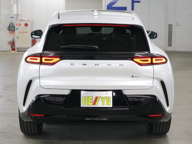 クラウンスポーツ Ｚ　４ＷＤ　内装／サンドブラウン　パノラマルーフ　アドバンストパーク　パノラミックビュー　デジタルミラー　ＢＳＭ　ＨＵＤ　１２．３インチナビ　ＥＴＣ２．０　本革電動　シートベンチレーション　ステアヒーター　パワーバックドア　おくだけ充電　ＡＣ１００Ｖ（7枚目）