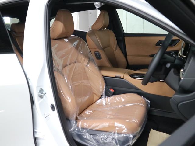 クラウンスポーツ Ｚ　４ＷＤ　内装／サンドブラウン　パノラマルーフ　アドバンストパーク　パノラミックビュー　デジタルミラー　ＢＳＭ　ＨＵＤ　１２．３インチナビ　ＥＴＣ２．０　本革電動　シートベンチレーション　ステアヒーター　パワーバックドア　おくだけ充電　ＡＣ１００Ｖ（13枚目）