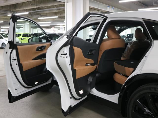 クラウンスポーツ Ｚ　４ＷＤ　内装／サンドブラウン　パノラマルーフ　アドバンストパーク　パノラミックビュー　デジタルミラー　ＢＳＭ　ＨＵＤ　１２．３インチナビ　ＥＴＣ２．０　本革電動　シートベンチレーション　ステアヒーター　パワーバックドア　おくだけ充電　ＡＣ１００Ｖ（15枚目）