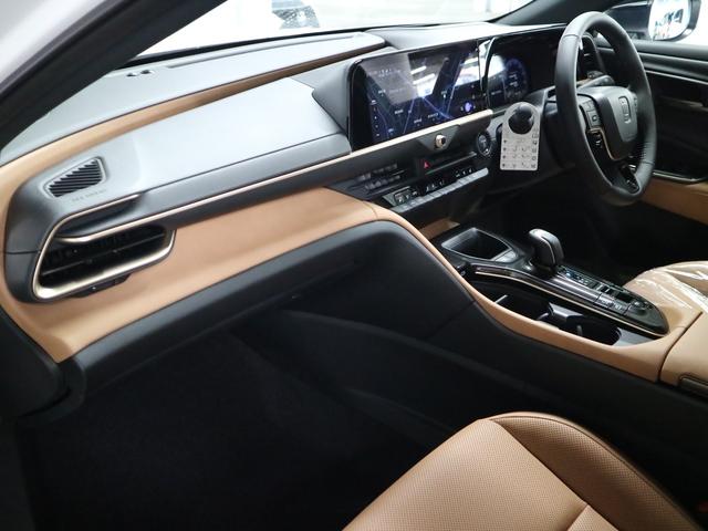 クラウンスポーツ Ｚ　４ＷＤ　内装／サンドブラウン　パノラマルーフ　アドバンストパーク　パノラミックビュー　デジタルミラー　ＢＳＭ　ＨＵＤ　１２．３インチナビ　ＥＴＣ２．０　本革電動　シートベンチレーション　ステアヒーター　パワーバックドア　おくだけ充電　ＡＣ１００Ｖ（16枚目）