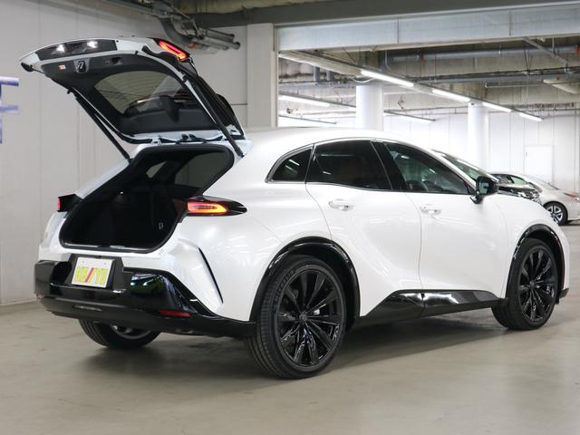 クラウンスポーツ Ｚ　４ＷＤ　内装／サンドブラウン　パノラマルーフ　アドバンストパーク　パノラミックビュー　デジタルミラー　ＢＳＭ　ＨＵＤ　１２．３インチナビ　ＥＴＣ２．０　本革電動　シートベンチレーション　ステアヒーター　パワーバックドア　おくだけ充電　ＡＣ１００Ｖ（18枚目）