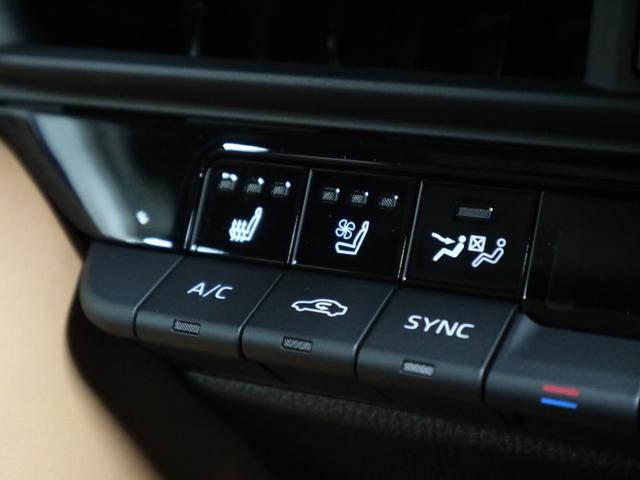 クラウンスポーツ Ｚ　４ＷＤ　内装／サンドブラウン　パノラマルーフ　アドバンストパーク　パノラミックビュー　デジタルミラー　ＢＳＭ　ＨＵＤ　１２．３インチナビ　ＥＴＣ２．０　本革電動　シートベンチレーション　ステアヒーター　パワーバックドア　おくだけ充電　ＡＣ１００Ｖ（36枚目）