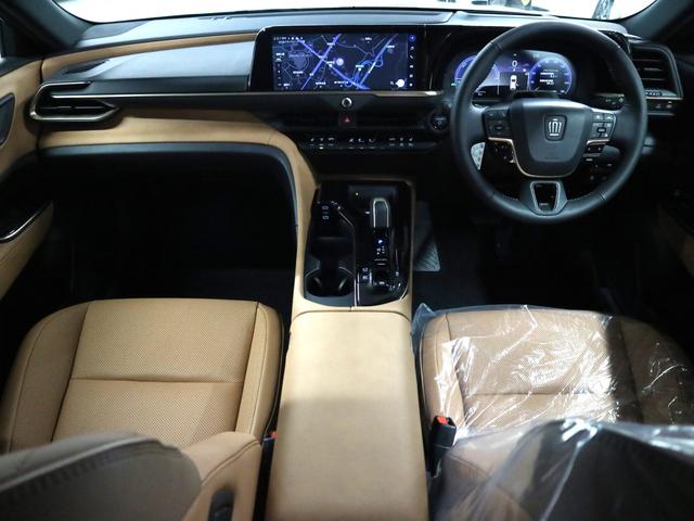 クラウンスポーツ Ｚ　４ＷＤ　内装／サンドブラウン　パノラマルーフ　アドバンストパーク　パノラミックビュー　デジタルミラー　ＢＳＭ　ＨＵＤ　１２．３インチナビ　ＥＴＣ２．０　本革電動　シートベンチレーション　ステアヒーター　パワーバックドア　おくだけ充電　ＡＣ１００Ｖ（4枚目）