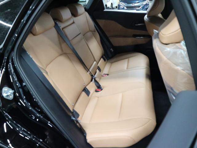 クラウンスポーツ Ｚ　４ＷＤ　内装／サンドブラウン　パノラマルーフ　アドバンストパーク　パノラミックビュー　デジタルミラー　ＢＳＭ　ＨＵＤ　１２．３インチナビ　ＥＴＣ２．０　本革電動　シートベンチレーション　ステアヒーター　パワーバックドア　おくだけ充電　ＡＣ１００Ｖ（14枚目）