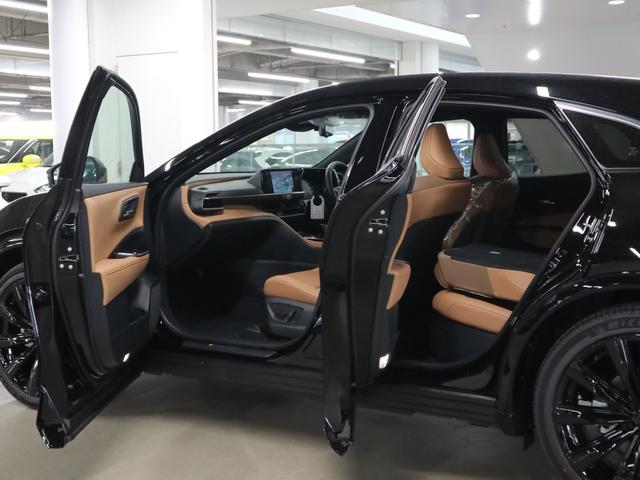 クラウンスポーツ Ｚ　４ＷＤ　内装／サンドブラウン　パノラマルーフ　アドバンストパーク　パノラミックビュー　デジタルミラー　ＢＳＭ　ＨＵＤ　１２．３インチナビ　ＥＴＣ２．０　本革電動　シートベンチレーション　ステアヒーター　パワーバックドア　おくだけ充電　ＡＣ１００Ｖ（15枚目）