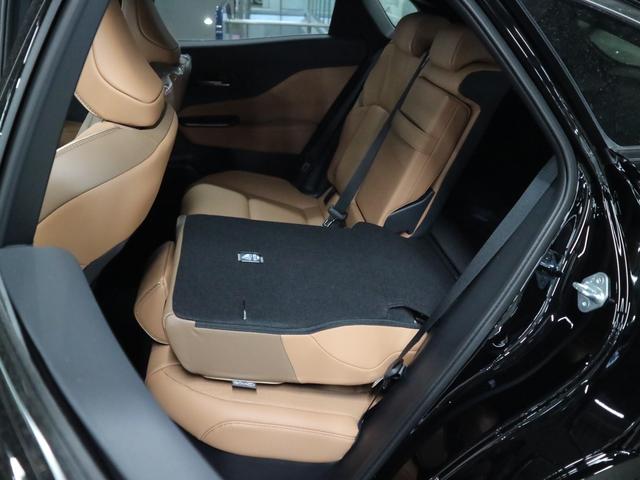 クラウンスポーツ Ｚ　４ＷＤ　内装／サンドブラウン　パノラマルーフ　アドバンストパーク　パノラミックビュー　デジタルミラー　ＢＳＭ　ＨＵＤ　１２．３インチナビ　ＥＴＣ２．０　本革電動　シートベンチレーション　ステアヒーター　パワーバックドア　おくだけ充電　ＡＣ１００Ｖ（17枚目）