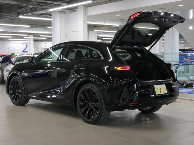 クラウンスポーツ Ｚ　４ＷＤ　内装／サンドブラウン　パノラマルーフ　アドバンストパーク　パノラミックビュー　デジタルミラー　ＢＳＭ　ＨＵＤ　１２．３インチナビ　ＥＴＣ２．０　本革電動　シートベンチレーション　ステアヒーター　パワーバックドア　おくだけ充電　ＡＣ１００Ｖ（18枚目）