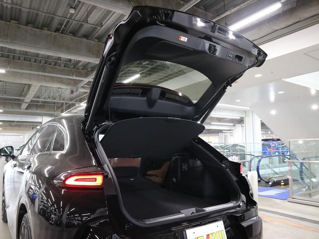 クラウンスポーツ Ｚ　４ＷＤ　内装／サンドブラウン　パノラマルーフ　アドバンストパーク　パノラミックビュー　デジタルミラー　ＢＳＭ　ＨＵＤ　１２．３インチナビ　ＥＴＣ２．０　本革電動　シートベンチレーション　ステアヒーター　パワーバックドア　おくだけ充電　ＡＣ１００Ｖ（19枚目）