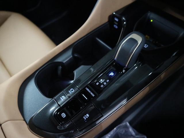 クラウンスポーツ Ｚ　４ＷＤ　内装／サンドブラウン　パノラマルーフ　アドバンストパーク　パノラミックビュー　デジタルミラー　ＢＳＭ　ＨＵＤ　１２．３インチナビ　ＥＴＣ２．０　本革電動　シートベンチレーション　ステアヒーター　パワーバックドア　おくだけ充電　ＡＣ１００Ｖ（39枚目）
