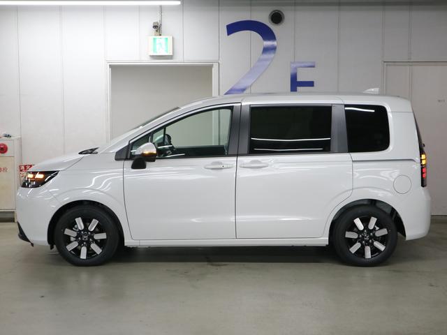 プロの専門業者によるルームクリーニングを実施しています！☆室内の細かい所からエンジンルームまでキレイになった状態でお渡しいたします♪プロの専門業者によるルームクリーニングを実施しています！☆室内の細か