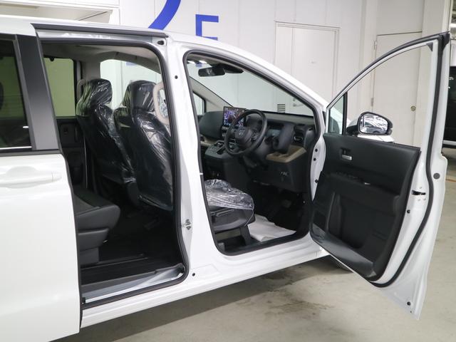 遠方（九州、沖縄除く）のお客様でも陸運局に持ちこまずに名義変更可能ですので店頭納車の場合は余計な諸費用も頂いておりません。遠方陸送納車も格安陸送費にてご納車可能です☆