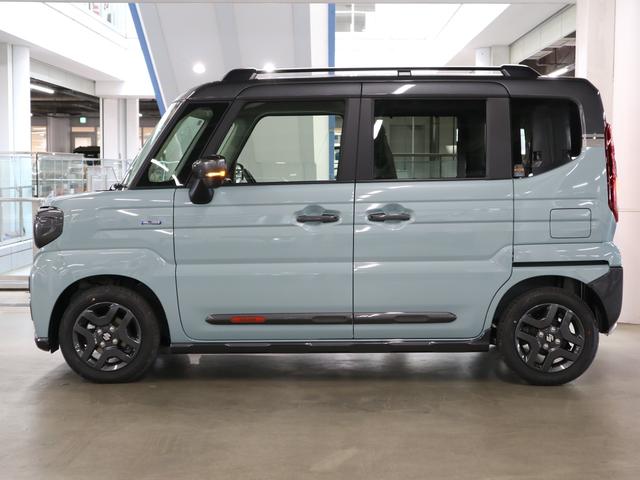 プロの専門業者によるルームクリーニングを実施しています！☆室内の細かい所からエンジンルームまでキレイになった状態でお渡しいたします♪プロの専門業者によるルームクリーニングを実施しています！☆室内の細か