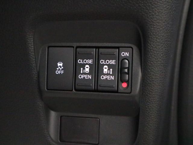 フリード e:HEVエアー EX 登録済み未使用車 マルチビューカメラ 純正11.4インチナビ ETC2.0 BSI・後退出庫サポート アダプティブドライビングビーム 両側電動スライドドア シートヒーター レザー調コンビシート リアクーラー パーキングセンサー 専用アルミ(8枚目)