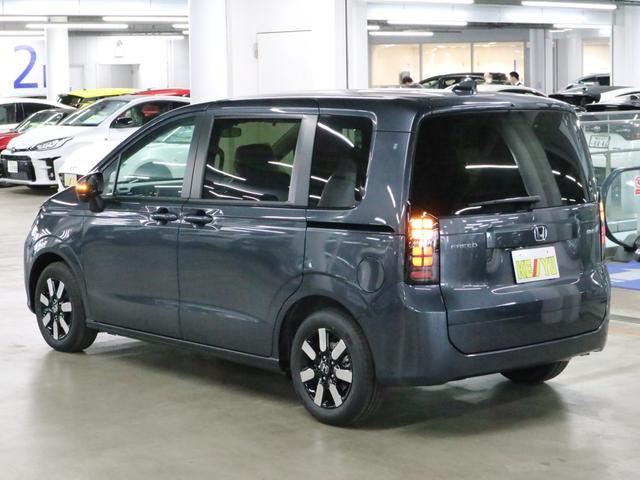 フリード e:HEVエアー EX 登録済み未使用車 マルチビューカメラ 純正11.4インチナビ ETC2.0 BSI・後退出庫サポート アダプティブドライビングビーム 両側電動スライドドア シートヒーター レザー調コンビシート リアクーラー パーキングセンサー 専用アルミ(13枚目)