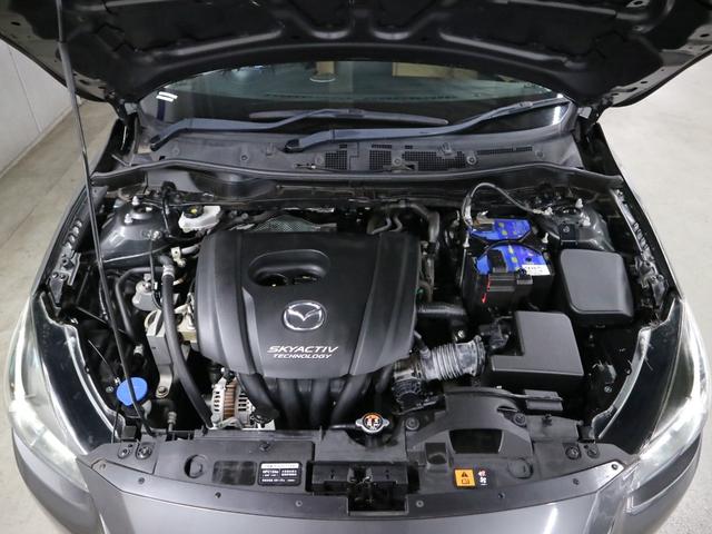 デミオ １３Ｓテーラードブラウン　ＨＵＤ　ＢＳＭ　ケンウッドツイーター　衝突軽減ブレーキ　車線逸脱警報　レーダークルーズ　パドルシフト　ＥＴＣ　シートヒーター　純正ナビ　バックカメラ　ＢＴオーディオ　フルセグＴＶ　アダプティブＬＥＤ（21枚目）