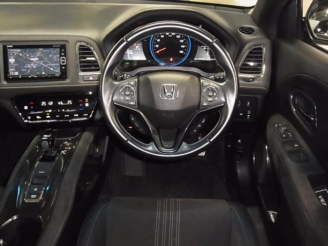 ヴェゼル ハイブリッドＲＳ・ホンダセンシング　衝突軽減ブレーキ　車線逸脱警報　アダプティブクルーズ　パドルシフト　ＥＴＣ　シートヒーター　純正ナビ　バックカメラ　ＢＴオーディオ　フルセグＴＶ　ＵＳＢ　スマートキー　オートリトラミラー　ＬＥＤランプ（11枚目）