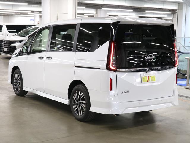 セレナ ハイウェイスターＶ　登録済み未使用車　ホットプラスパッケージ　後席モニター　ＮＣ１２．３インチナビ　アラウンドビュー　インテリミラー　ドラレコ　プロパイロット　ＥＴＣ２．０　ワイヤレス充電　前後シート＆ステアヒーター　ハンズフリースライドドア　アダプティブＬＥＤ（8枚目）