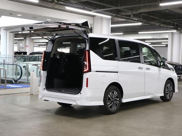 セレナ ハイウェイスターＶ　登録済み未使用車　ホットプラスパッケージ　後席モニター　ＮＣ１２．３インチナビ　アラウンドビュー　インテリミラー　ドラレコ　プロパイロット　ＥＴＣ２．０　ワイヤレス充電　前後シート＆ステアヒーター　ハンズフリースライドドア　アダプティブＬＥＤ（23枚目）