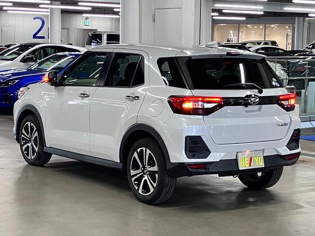 ロッキー Ｇ　ターボ　パノラマモニター　パーキングアシスト　スマートアシスト　ＥＴＣ　アダプティブクルーズ　シートヒーター　純正９インチディスプレイオーディオ　ＢＴオーディオ　シートアンダートレイ　ＡＤＢ・ＬＥＤランプ（8枚目）