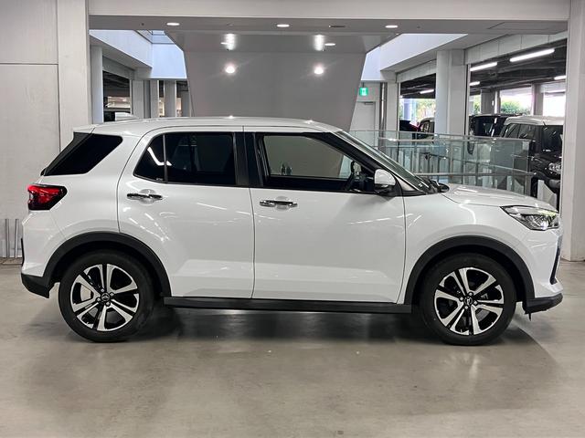 ロッキー Ｇ　ターボ　パノラマモニター　パーキングアシスト　スマートアシスト　ＥＴＣ　アダプティブクルーズ　シートヒーター　純正９インチディスプレイオーディオ　ＢＴオーディオ　シートアンダートレイ　ＡＤＢ・ＬＥＤランプ（9枚目）