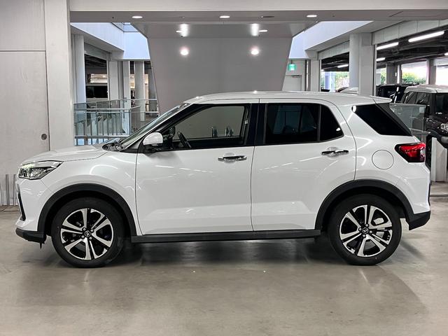 ロッキー Ｇ　ターボ　パノラマモニター　パーキングアシスト　スマートアシスト　ＥＴＣ　アダプティブクルーズ　シートヒーター　純正９インチディスプレイオーディオ　ＢＴオーディオ　シートアンダートレイ　ＡＤＢ・ＬＥＤランプ（10枚目）