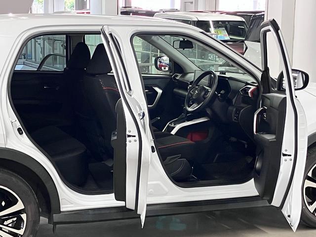 ロッキー Ｇ　ターボ　パノラマモニター　パーキングアシスト　スマートアシスト　ＥＴＣ　アダプティブクルーズ　シートヒーター　純正９インチディスプレイオーディオ　ＢＴオーディオ　シートアンダートレイ　ＡＤＢ・ＬＥＤランプ（12枚目）