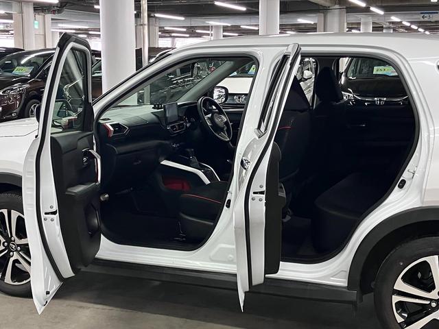 ロッキー Ｇ　ターボ　パノラマモニター　パーキングアシスト　スマートアシスト　ＥＴＣ　アダプティブクルーズ　シートヒーター　純正９インチディスプレイオーディオ　ＢＴオーディオ　シートアンダートレイ　ＡＤＢ・ＬＥＤランプ（22枚目）