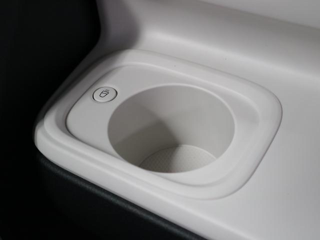 ムーヴキャンバス ストライプスＧターボ　届け出済み未使用車　パノラマモニター　新品ナビ　スマートアシスト　誤発進抑制　アダプティブクルーズ　車線逸脱警報　コーナーセンサー　両側電動スライド　シートヒーター　ホッとカップホルダー　後席置きラクＢＯＸ　ブレーキホールド　ＬＥＤライト（36枚目）