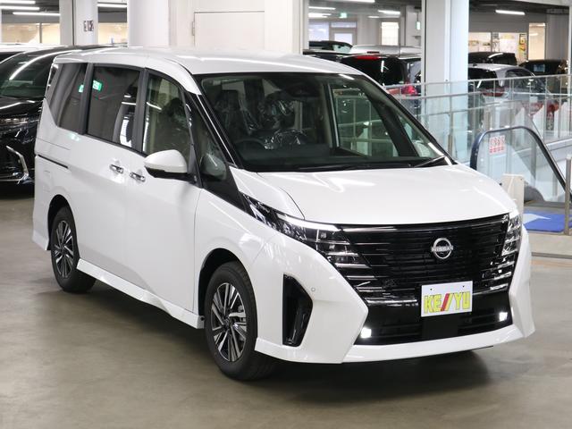 セレナ ハイウェイスターＶ　登録済み未使用車　ホットプラスパッケージ　後席モニター　ＮＣ１２．３インチナビ　アラウンドビュー　インテリミラー　ドラレコ　プロパイロット　ＥＴＣ２．０　ワイヤレス充電　前後シート＆ステアヒーター　ハンズフリースライドドア　アダプティブＬＥＤ（5枚目）