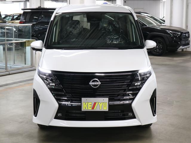 セレナ ハイウェイスターＶ　登録済み未使用車　ホットプラスパッケージ　後席モニター　ＮＣ１２．３インチナビ　アラウンドビュー　インテリミラー　ドラレコ　プロパイロット　ＥＴＣ２．０　ワイヤレス充電　前後シート＆ステアヒーター　ハンズフリースライドドア　アダプティブＬＥＤ（6枚目）