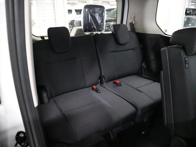 セレナ ハイウェイスターＶ　登録済み未使用車　ホットプラスパッケージ　後席モニター　ＮＣ１２．３インチナビ　アラウンドビュー　インテリミラー　ドラレコ　プロパイロット　ＥＴＣ２．０　ワイヤレス充電　前後シート＆ステアヒーター　ハンズフリースライドドア　アダプティブＬＥＤ（16枚目）